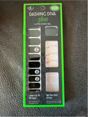 Dashing Diva Press-On Nails Glow-in-the-Dark